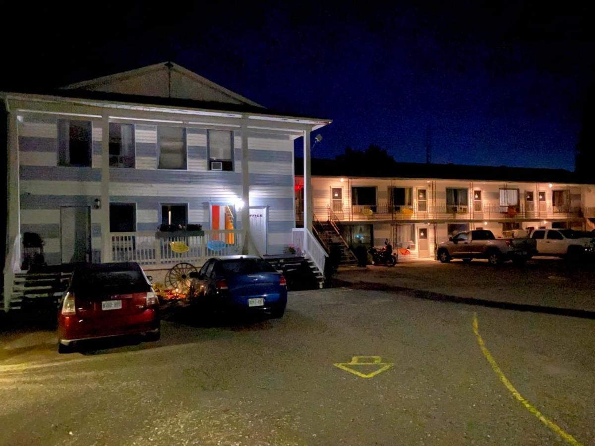 Latchford Bay Lake Inn - Frontiersman Motel מראה חיצוני תמונה