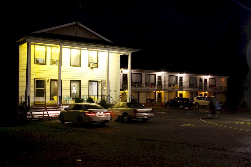 Latchford Bay Lake Inn - Frontiersman Motel מראה חיצוני תמונה