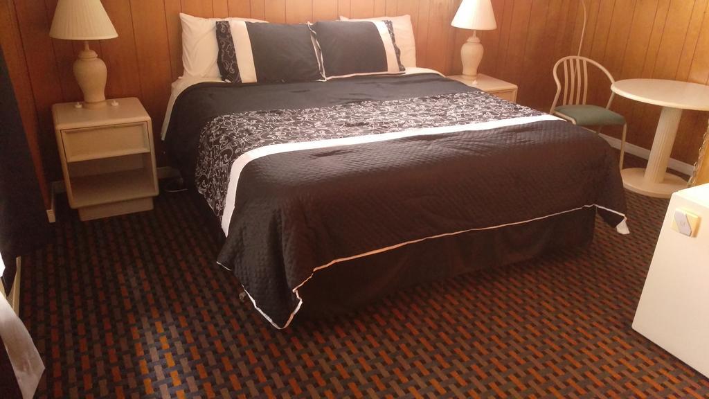 Latchford Bay Lake Inn - Frontiersman Motel מראה חיצוני תמונה