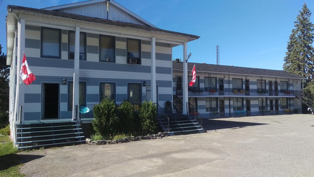 Latchford Bay Lake Inn - Frontiersman Motel מראה חיצוני תמונה