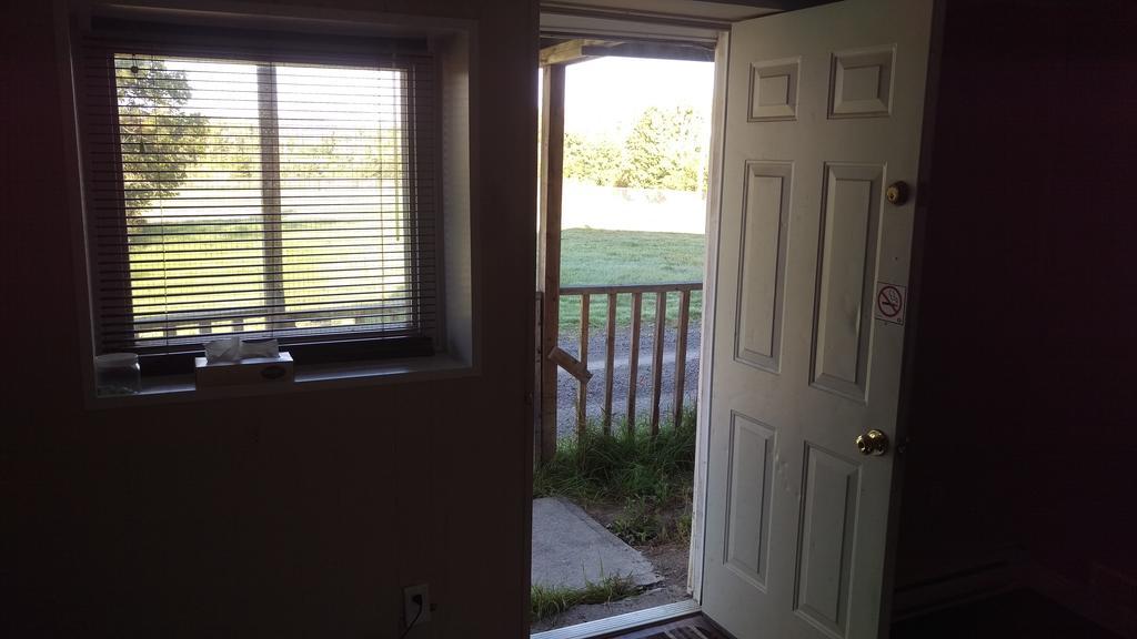 Latchford Bay Lake Inn - Frontiersman Motel מראה חיצוני תמונה