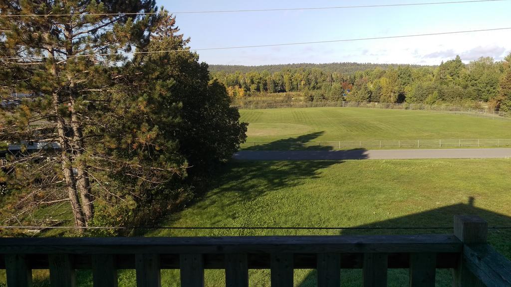 Latchford Bay Lake Inn - Frontiersman Motel מראה חיצוני תמונה
