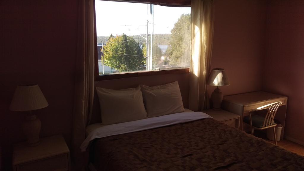 Latchford Bay Lake Inn - Frontiersman Motel מראה חיצוני תמונה