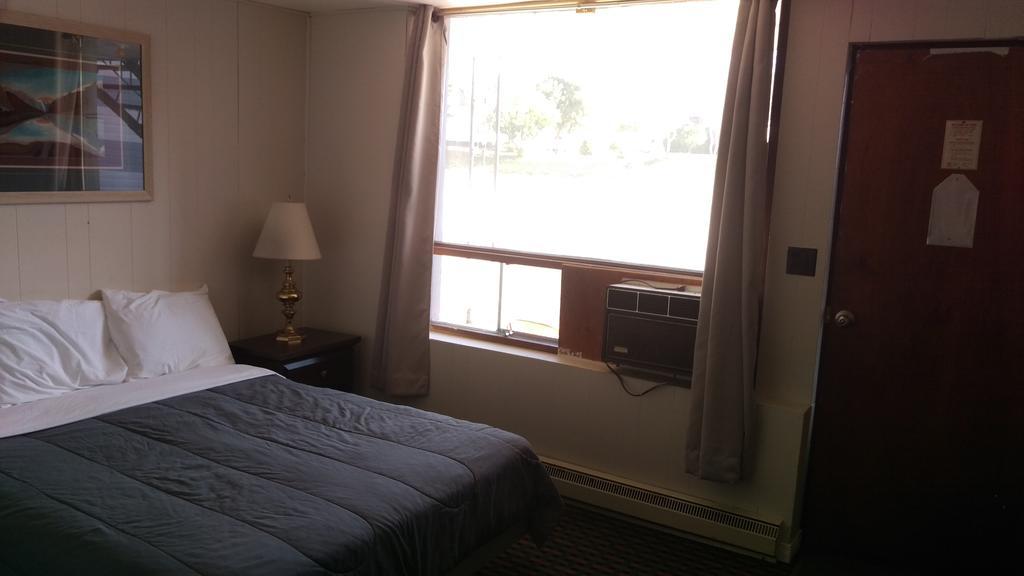 Latchford Bay Lake Inn - Frontiersman Motel מראה חיצוני תמונה