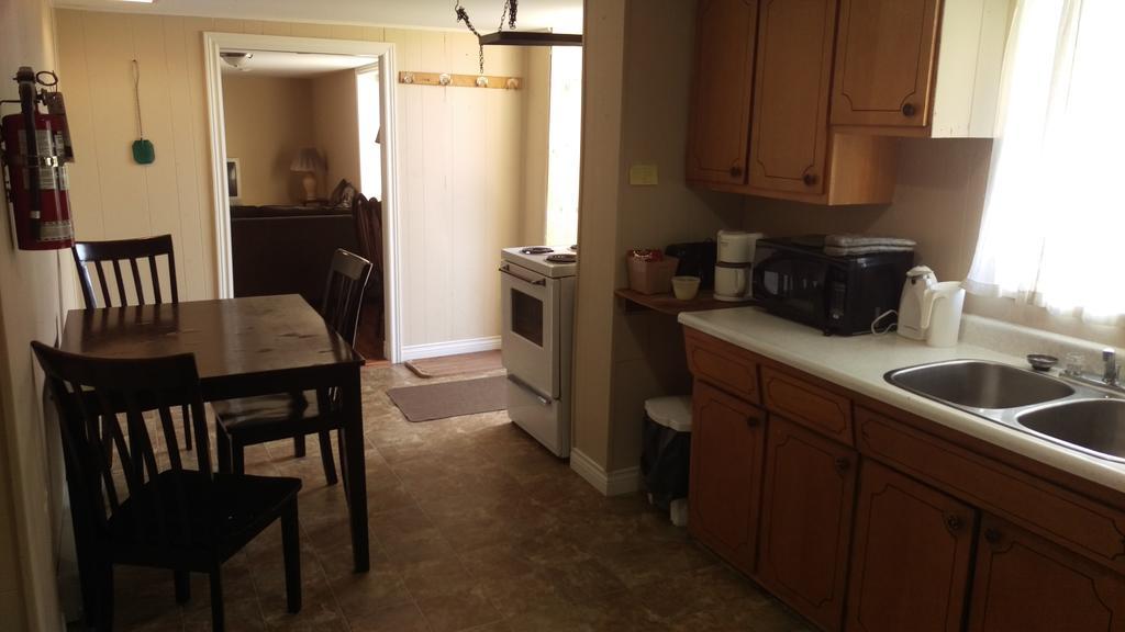 Latchford Bay Lake Inn - Frontiersman Motel מראה חיצוני תמונה