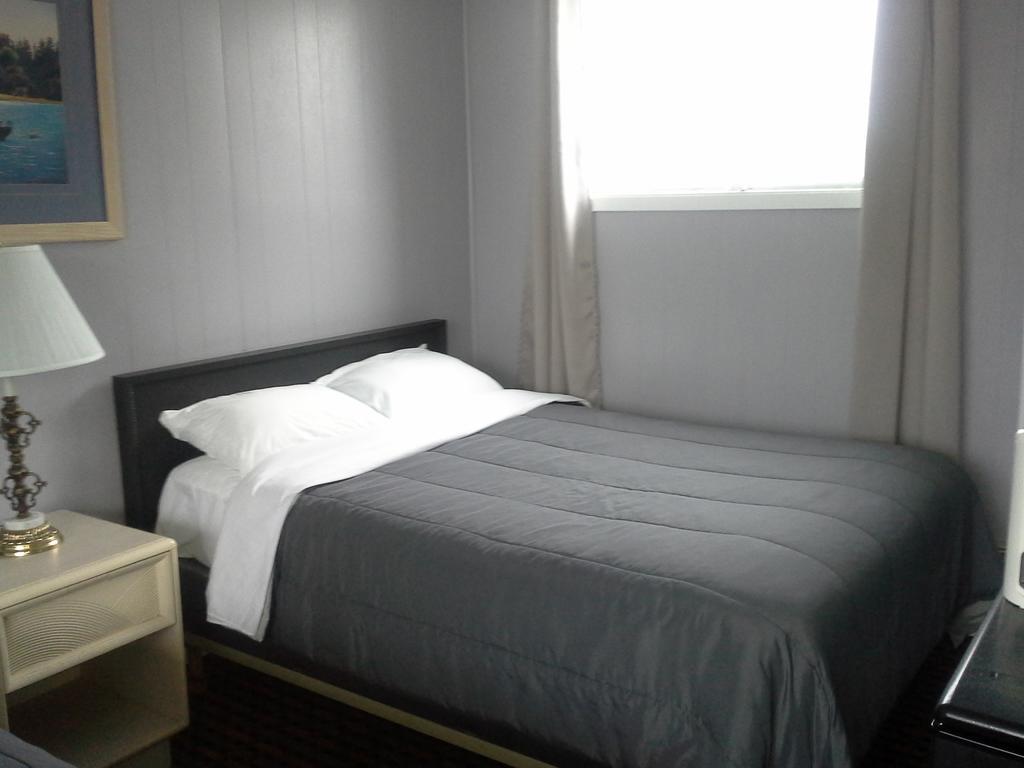 Latchford Bay Lake Inn - Frontiersman Motel מראה חיצוני תמונה